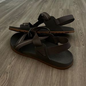 Men’s chacos grey/tan
